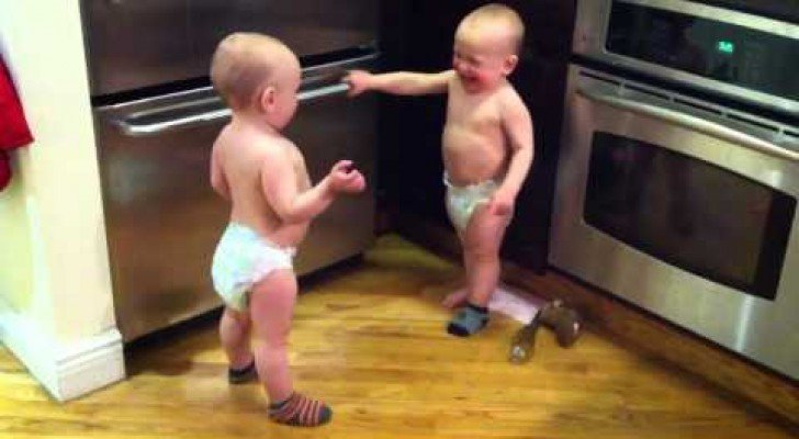 Sprechende Baby-Zwillinge – unglaublich süß :)